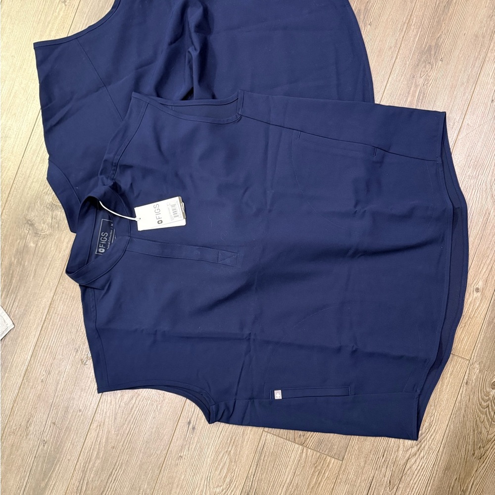 Figs Navy Three-Pocket Scrub Top